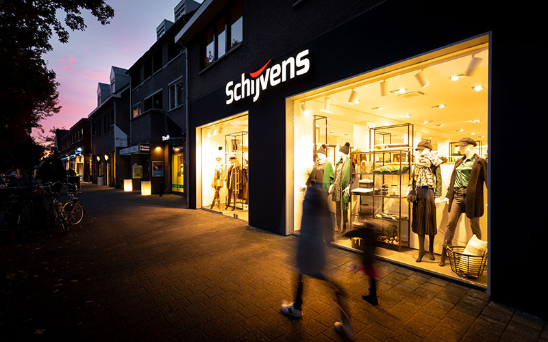 questo-lichtreclame-schrijvers-mode