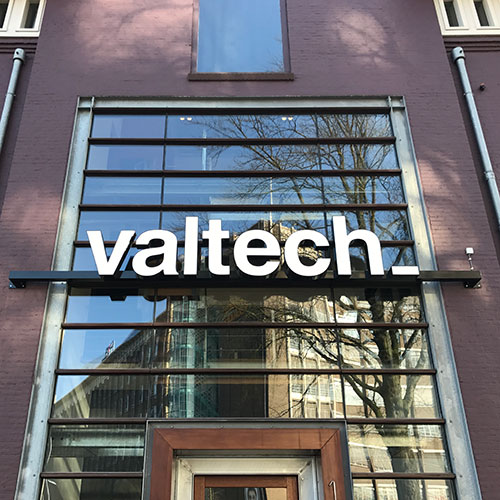 questo-lichtreclame-valtech